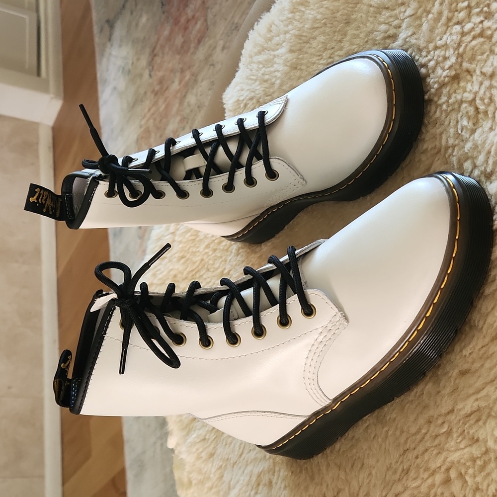 NWOT Dr. Martens Zavala Air Wair White Leather Combat Boots Size 8 π€π€ - Picture 3 of 15